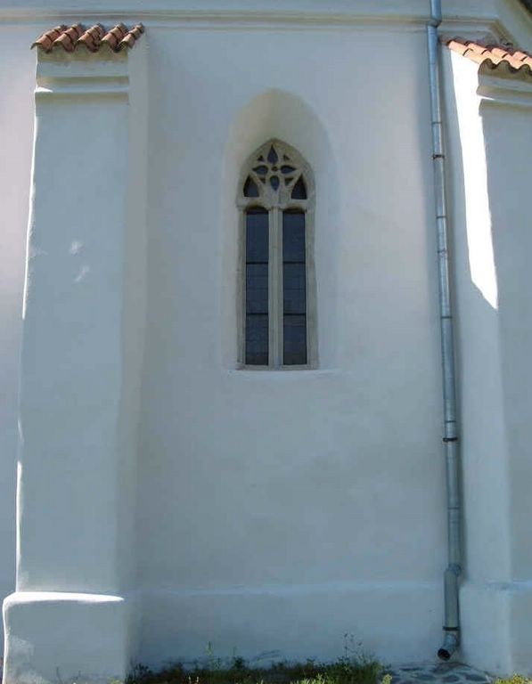 mérmûves ablak a déli szentélyfalon